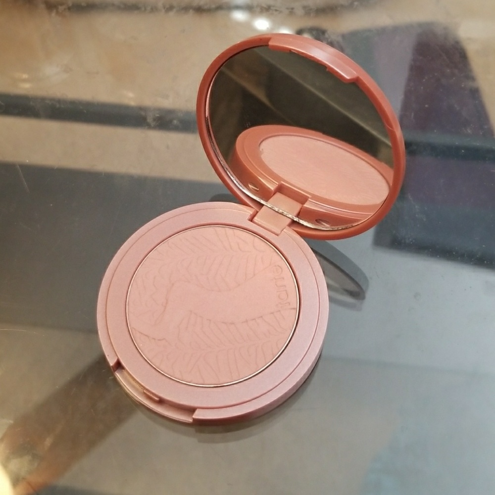 Tarte blush - exposed